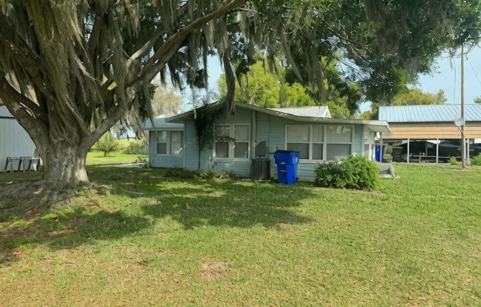 LAKE-FRONT AT BEAUTIFUL SANDY SHORE LAKE PLACID, FL