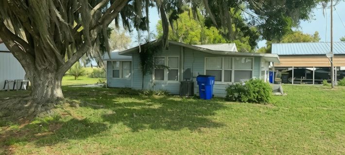 LAKE-FRONT AT BEAUTIFUL SANDY SHORE LAKE PLACID, FL ハイランズのホテル