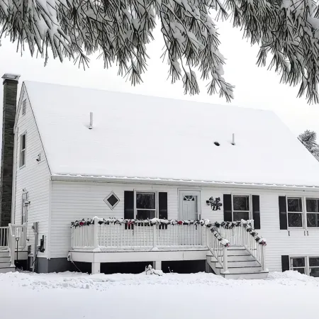 Country Living Just Minutes from Everything! Skiers! WE Have Snow!!