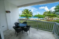 Luxury Waterfront 1/1 with Pool and Gym