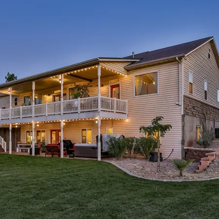5-star 3-bedroom home with theater and hot tub!