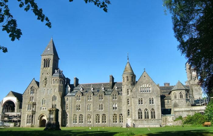 Best views of Loch Ness - Historic Abbey - Short-break and Last Minute Discounts