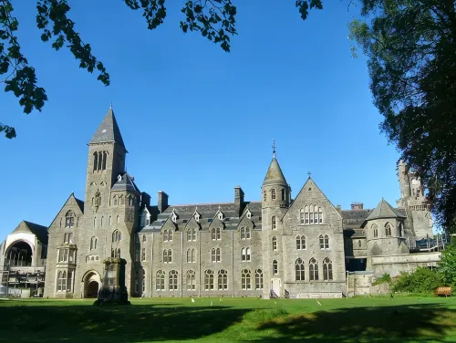 Best views of Loch Ness - Historic Abbey - Short-break and Last Minute Discounts - Wifi