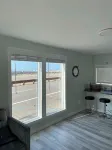 Ocean views from every window.  5min walk to the quiet end of the beach! - Homestays