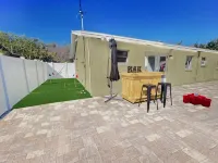 Backyard Paradise - POOL, MINI GOLF & BAR