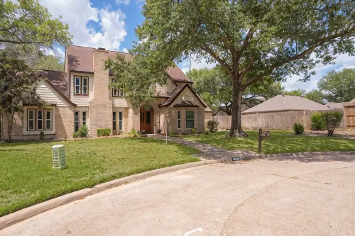Spacious & Quiet 5 Beds, 3.5 Bathroom Home Away from Home in Katy, Texas - Private Pools