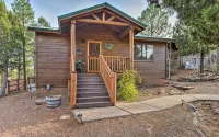 Show Low Cottage Hideaway-Cozy Cabin w/Fireplace