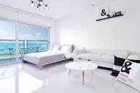 Glories Pension - Beach