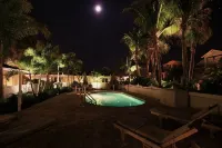 An Island Getaway at Palm Tree Villas - Private Pool