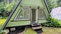 Cozy hut in the middle of the forest. Pet friendly!
