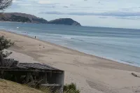 Wainui Absolute Beachfront Studio Unit Hotels in 