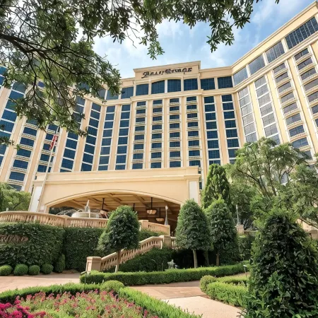 2Br with Balcony Near Biloxi Beach & One Block to Casinos! Downtown Darling