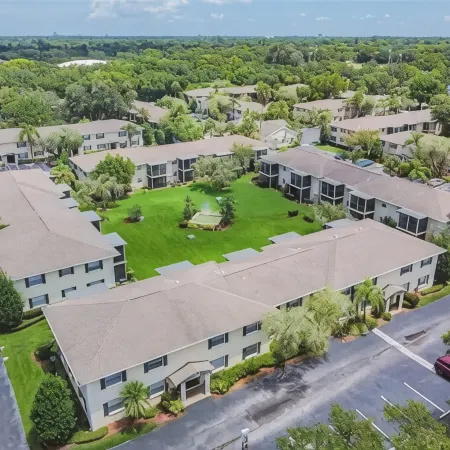 5 Min>Beach Remodeled 2 bed 2 Bath Condo With Pool and Grill and King bed!