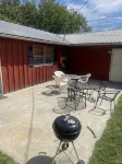 Large 2Br Retro Cabin!