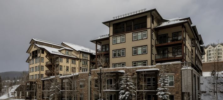 Location and Comfort - One Bedroom Ski In / Ski out, Hot Tub and Fire Pit Hotels in Winter Park