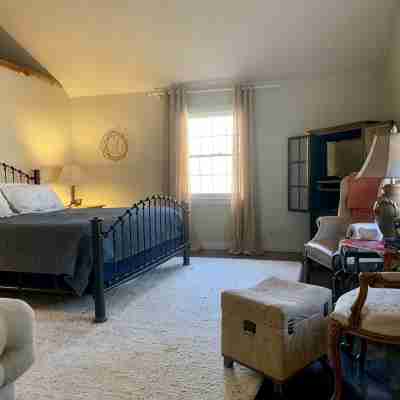 Bella Rosa Cottage - Stroll to Wimberley Square! Cypress Creek just steps away Rooms