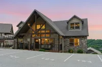 Lakeview Retreat with Theater, Arcade, Poker Table, Hot Tub and Pool - Fitnessstudio