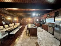 5 bedroom Estate near casino & downtown - 4-Star