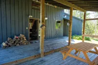11 Beds Sleeps 20+. Pets OK. 4 Bedrooms/Bonus Sleeping Room/Bunk House. 40 Acres - Homestays