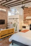Historic Garden Studio, Steps from Pulaski Square⎮On-Site Parking - Condos