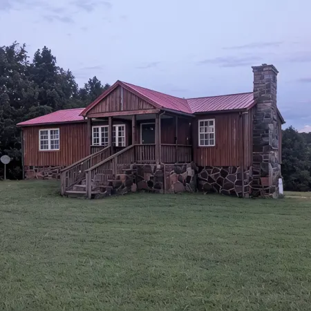 Cattle farm getaway in Virginia's best wine & beer country! Fiber Optic Wi-Fi!