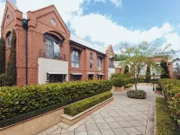 Majestic Old Lion Apartments - 4-Star