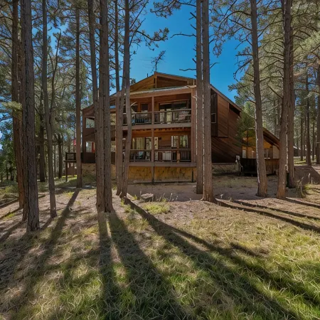 Beautiful, Huge Home on Golf Course and close to Ski Resort. Recently Renovated!