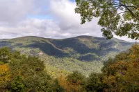 Incredible Mountain Views - Modern Four Bedroom Home - Five Minute Walk to Slope