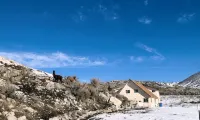 🦙拉瓦耶弗雷姆-明亮高原沙漠木屋。