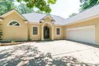 4 bedroom Lake front house 5 mins from liberty with private ramp and dock! - 4-Star