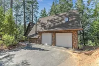 Chalet in Stanislaus National Forrest near Murphys w/ privacy and canyon views