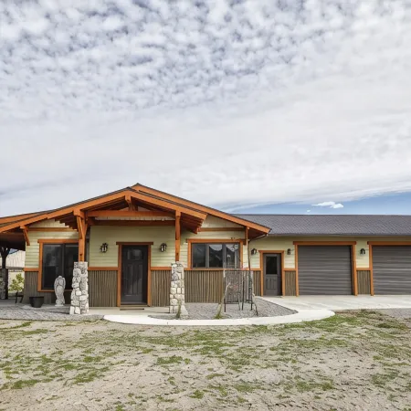 Modern Dog Friendly Paradise Valley Home near Yellowstone NP & Chico Hot Springs
