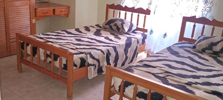Beautiful and Cozy 3 Bedroom Home in walking distance to the beach and shops! Hotels in Holetown