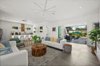 SKY BLUE Sarasota. Pool Home. Build 2023. Option for up 18 guests - 4-Star