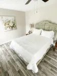 Suite Stella, a cozy 2-bed 2-bath home