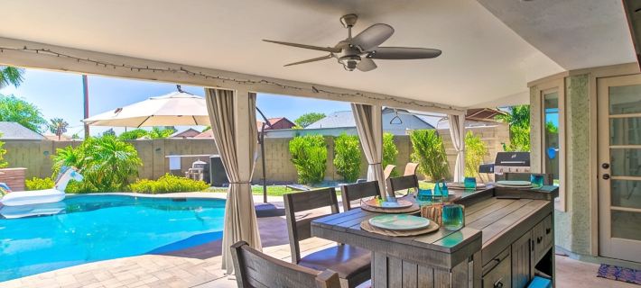 New AZ Oasis, Fire Pit, Yard, Grill, & Hot Tub! Hotels in Mesa