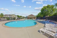 Where Relaxation Meets Home, KING Suite Retreat, 14 MINS to RDU Airport, POOL - Pools