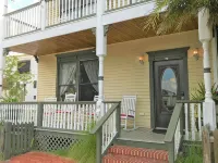 Downtown Hideaway, studio accommodations, in the heart of the Historic District