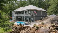 NEWLake it Easy” a lakefront 6BR 6BA retreat, with pool and large game room! - Pools