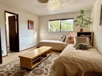 Mid-Century Beach Lodge- 1 Block to Beach! - balcony