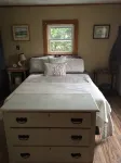 Ocean front 1 bedroom cabin steps from the ocean - Hytter