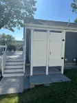 Sunny Beach Getaway-Outdoor Shower, Big Deck, Walk to Coffee+Ice Cream-Sleeps 10 - Beach