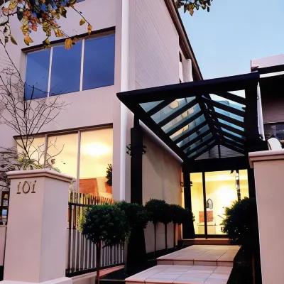 Knightsbridge Apartments Hotel dekat Stadion Melbourne Rectangular