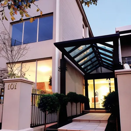 Knightsbridge Apartments Отели рядом с достопримечательностью «Прямоугольный стадион»