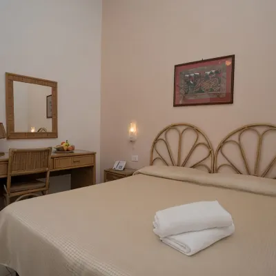 Hotel Il Nespolo Các khách sạn gần Bãi biển Chiaia