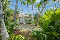 Beachfront Villa • Walk to Atlantis • Sleeps 8 - 3-Star
