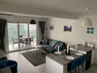 Stunning, fully refurbished apartment in small, exclusive complex with pool - 2-Star