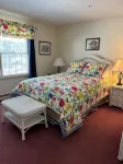 Well appointed Townhouse,great location w/lovely mountain view,pool & tennis,A/C