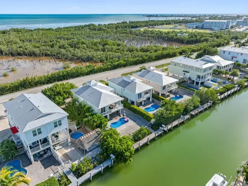 Sombrero Siesta: Heated Pool & Stunning Canal Views