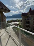 Top floor unit in Discovery Bay with lake views from the patio! - Scenic